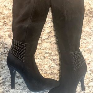 BCBG Beautiful Suede Black knee high heeled boots size 8B.